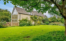 6 Bed In Lechlade 93251